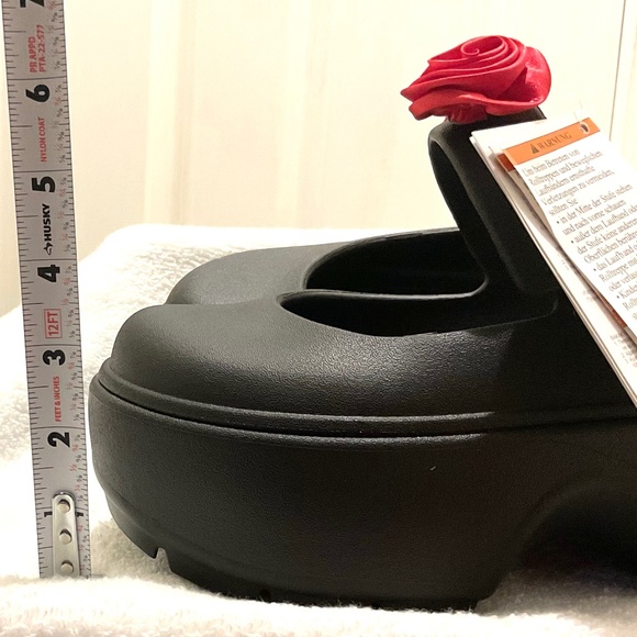 Black Red Rosette Maryjane Crocs Stomp Clog Rubber Slip On Casual Comfort size 8 - Picture 12 of 13